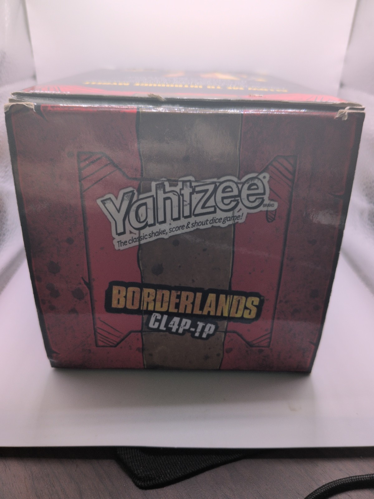 Borderlands CL4P-TP Clap Trap (Yahtzee Classic Dice Rolling Game) Cracked Box