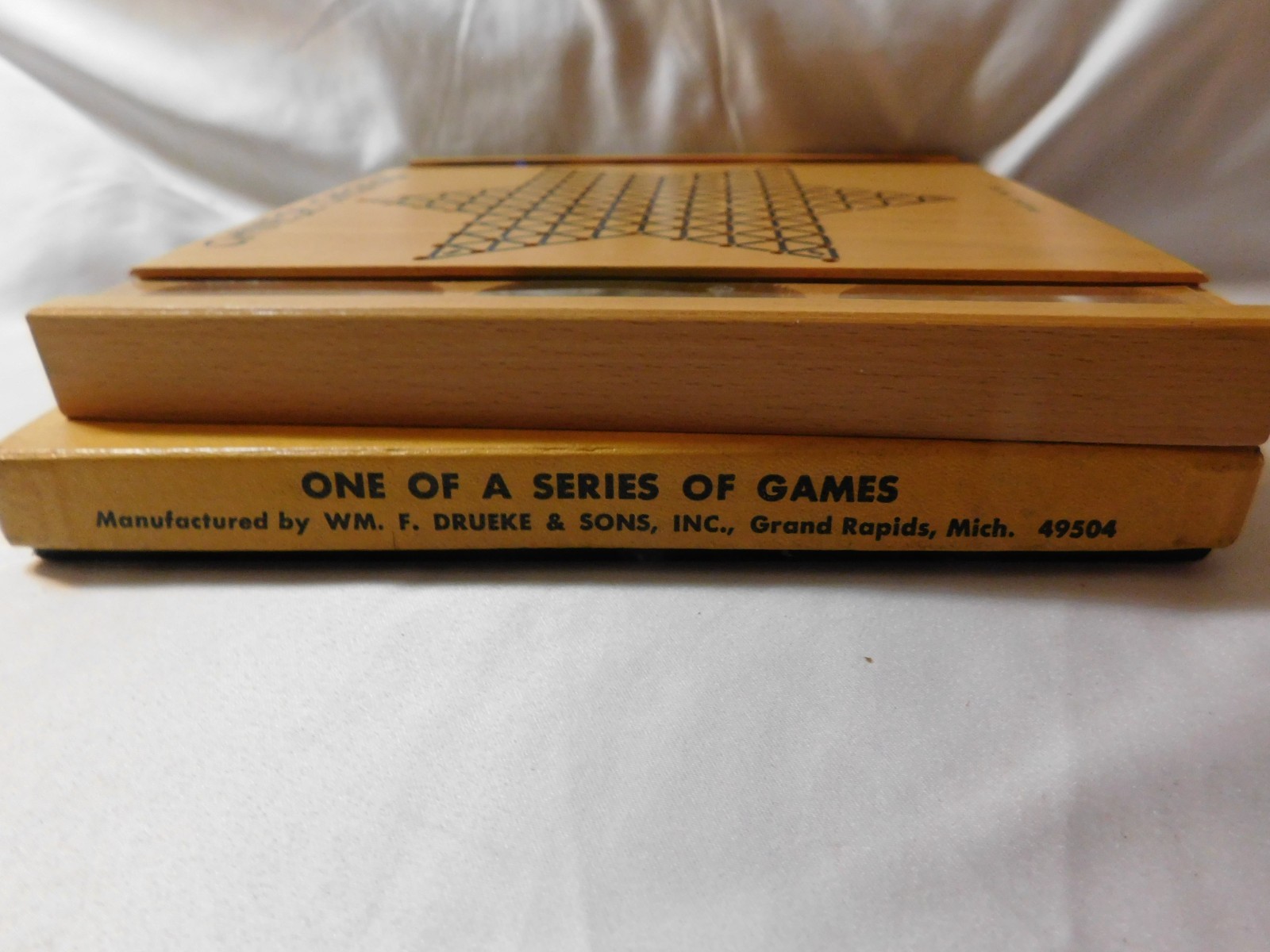 Drueke No. 563 Chinese Checkers Solid Wood Game with Box Vintage MCM