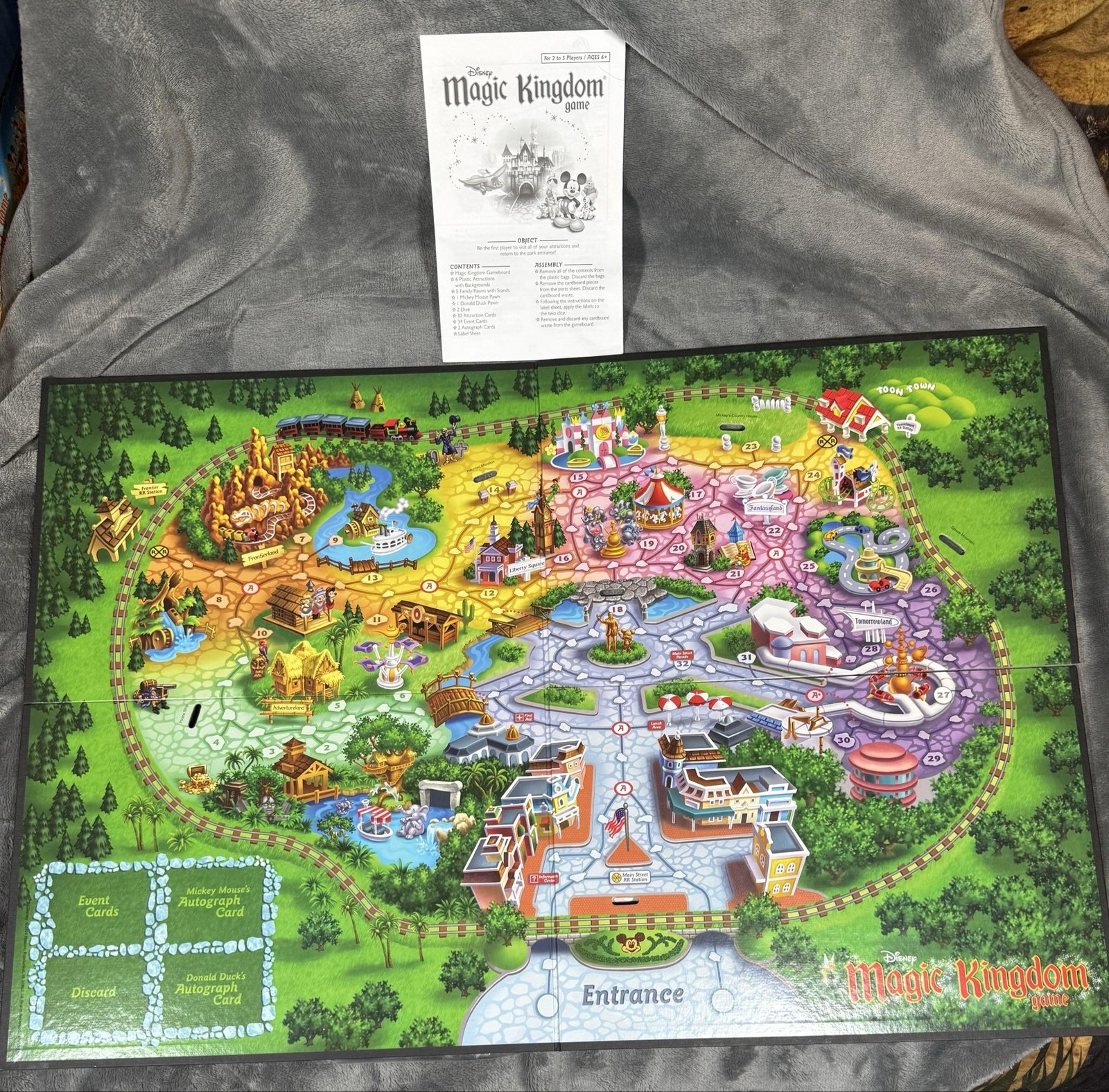 Parker Brothers Disney Magic Kingdom Board Game 6+ 2-5 Players Family Complete