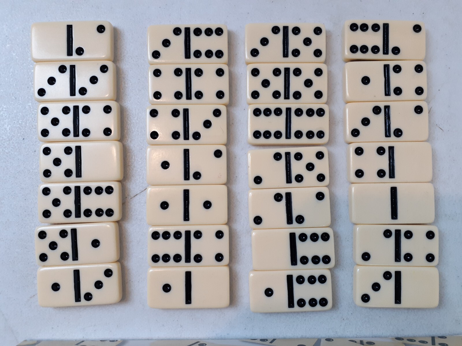 House of Marbles Dominoes Game Set 28 pieces Classic Family Game 624