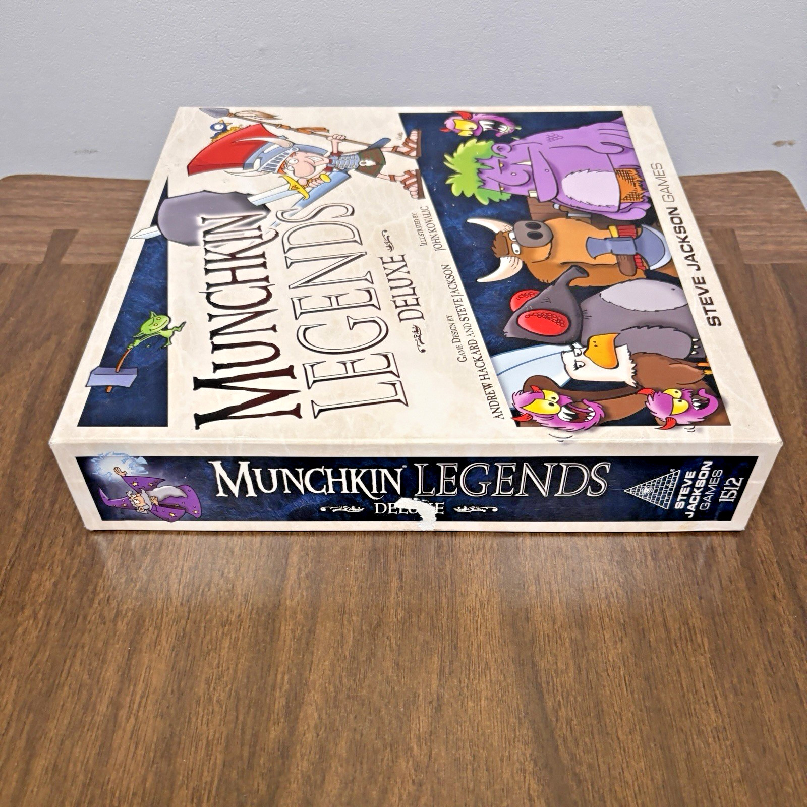 Munchkin Legends Deluxe Board Game – Steve Jackson Games – 3-6 Players Ages 10+