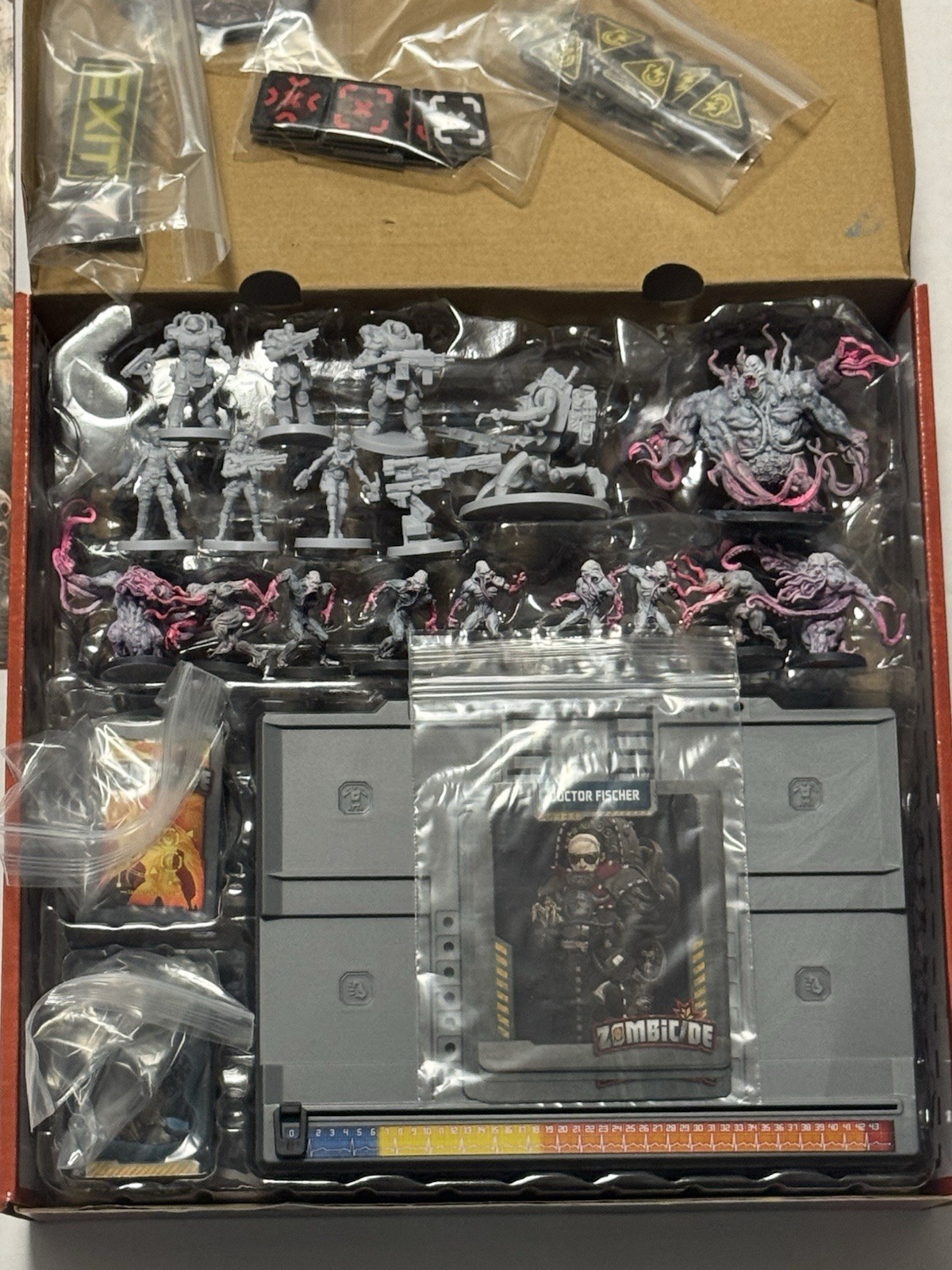 Zombicide Invader Board Game 2019 CMON Global, Guillotine Games 100% Complete