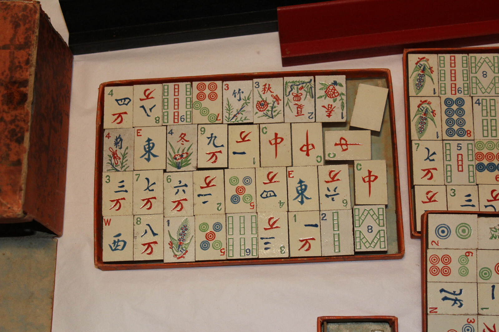 1923 MahJong Mah Jong Milton Bradley 4 RARE TILE RACKS 143 Tiles Instruction