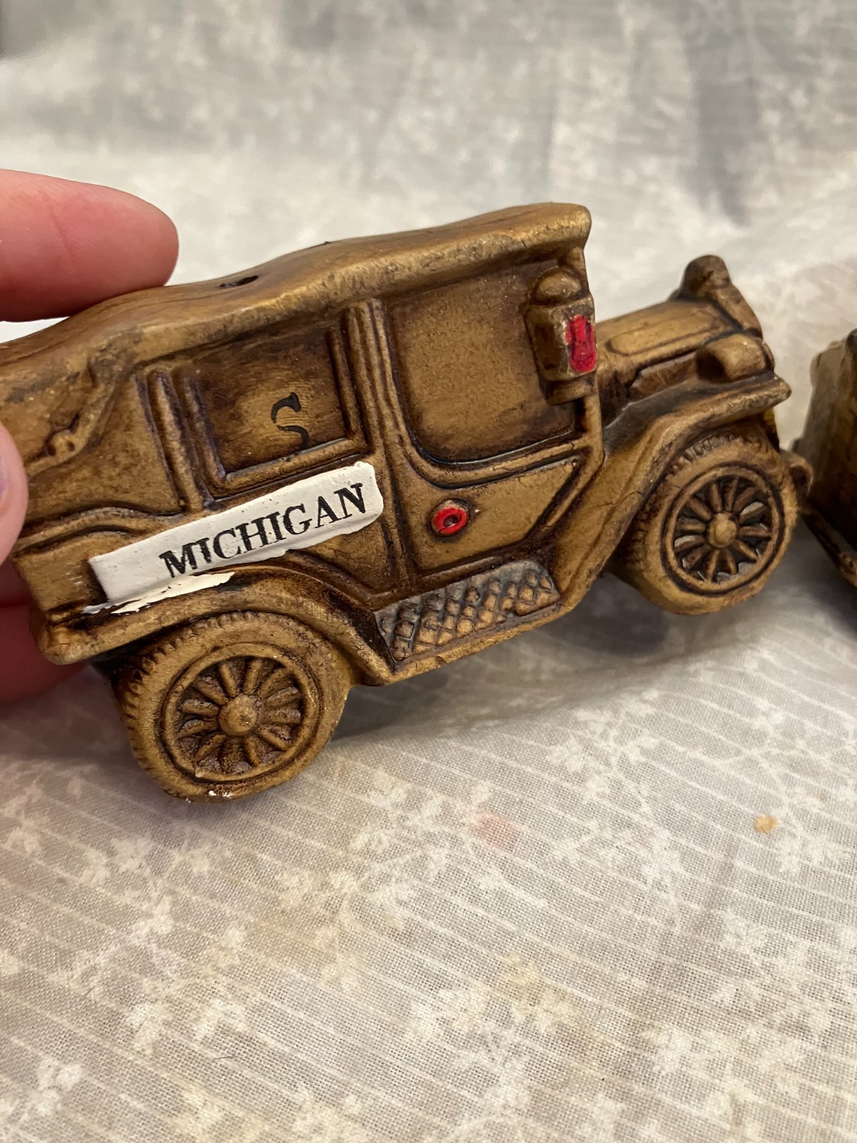 salt and pepper shakers. Souvenirs. Michigan. Old cars. Brown. 3.5 inches