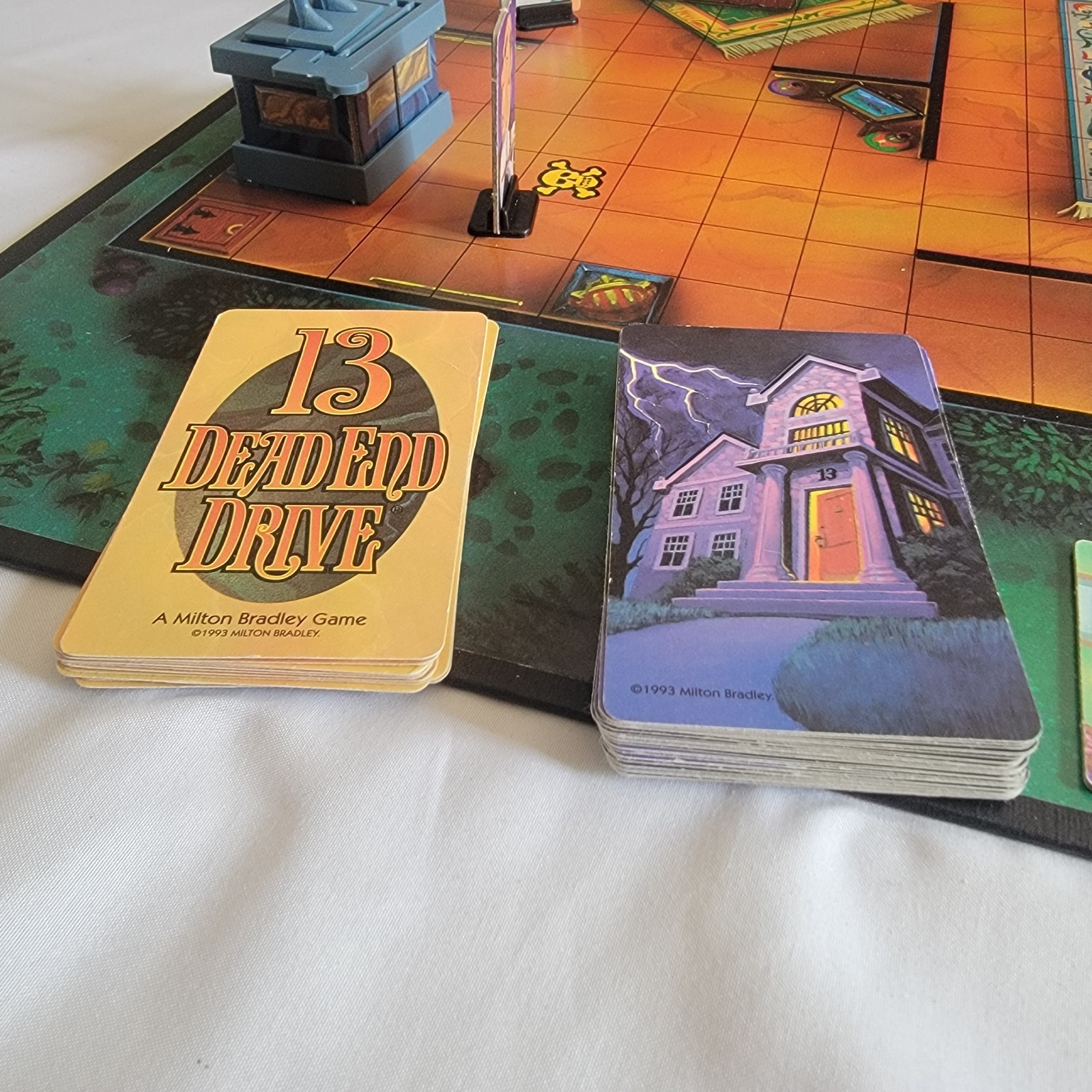13 Dead End Drive Mystery Board Game Bluffing Strategy Fun for All Ages