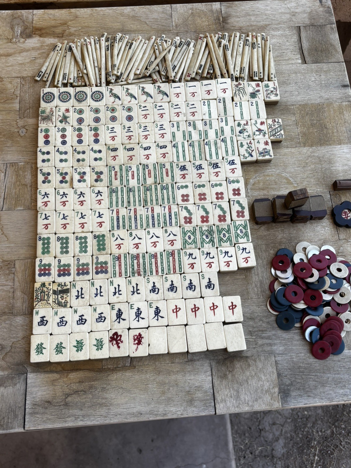 Vintage Mah jong Bamboo & Bone Dovetail 150 tiles See Pics has case