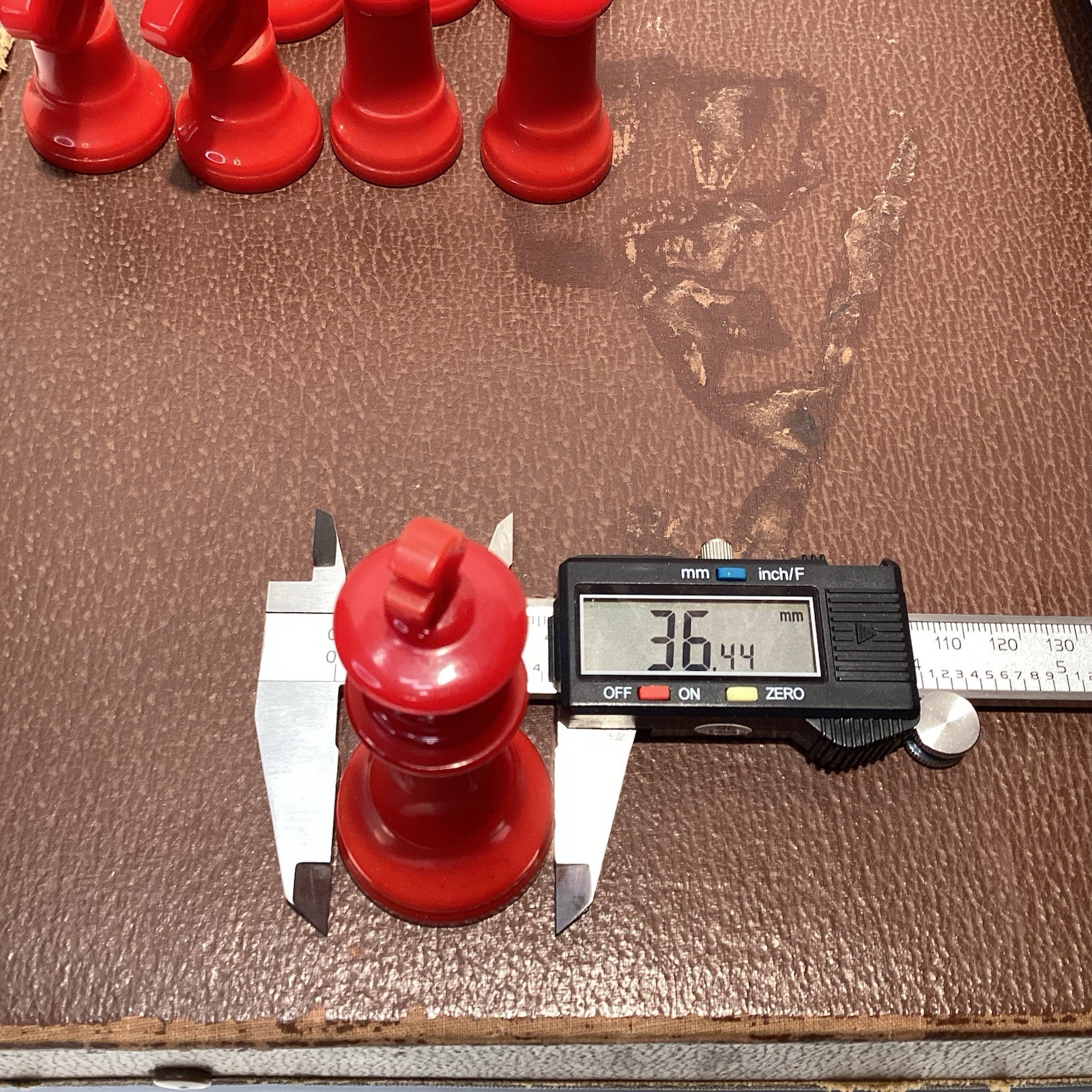 Vintage LOWE All Bakelite Chess & Backgammon Set 94mm (3.7”) King Complete EXC