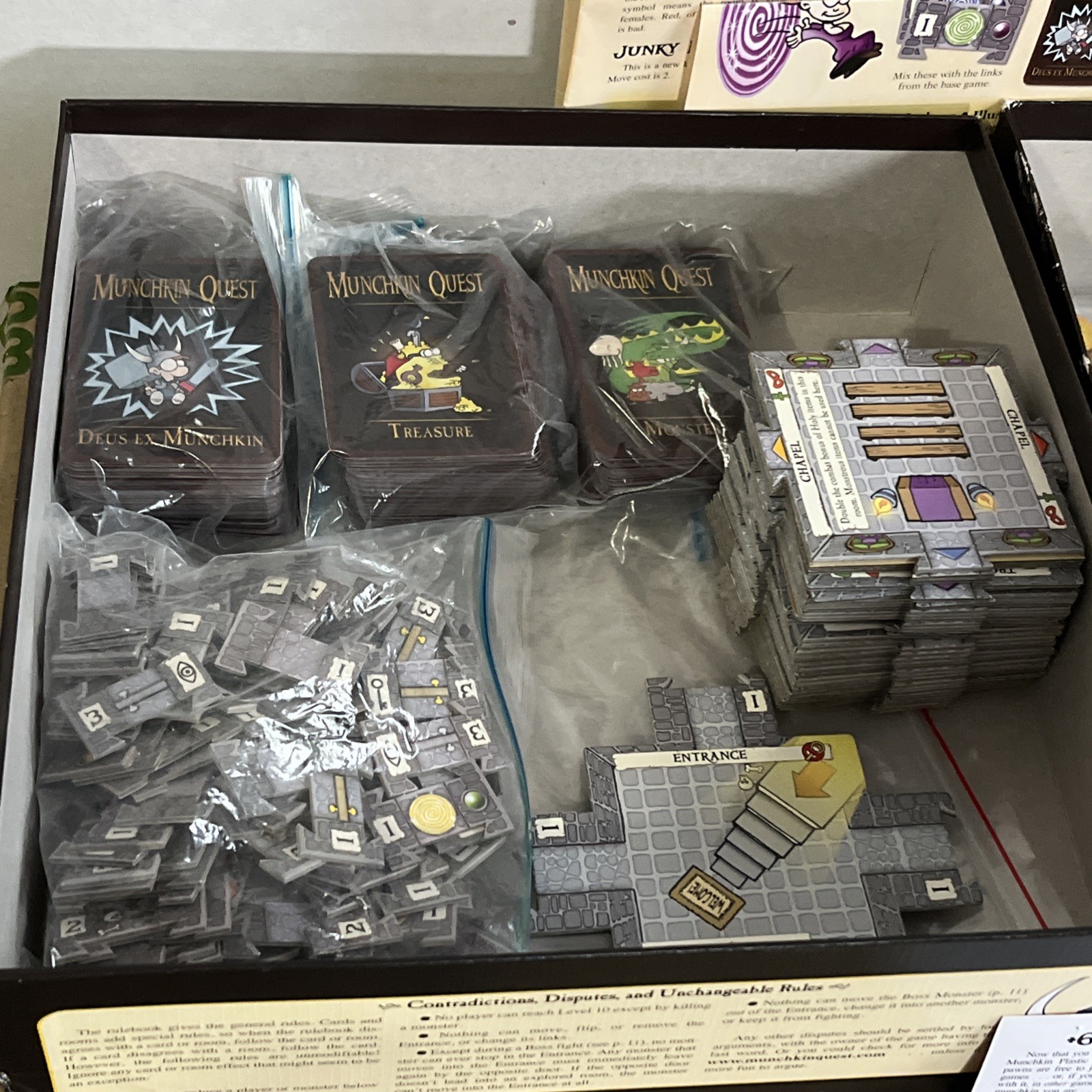 4 In 1 Munchkin Quest + Portal Kombat + Looking For Trouble & Zombies Expansions