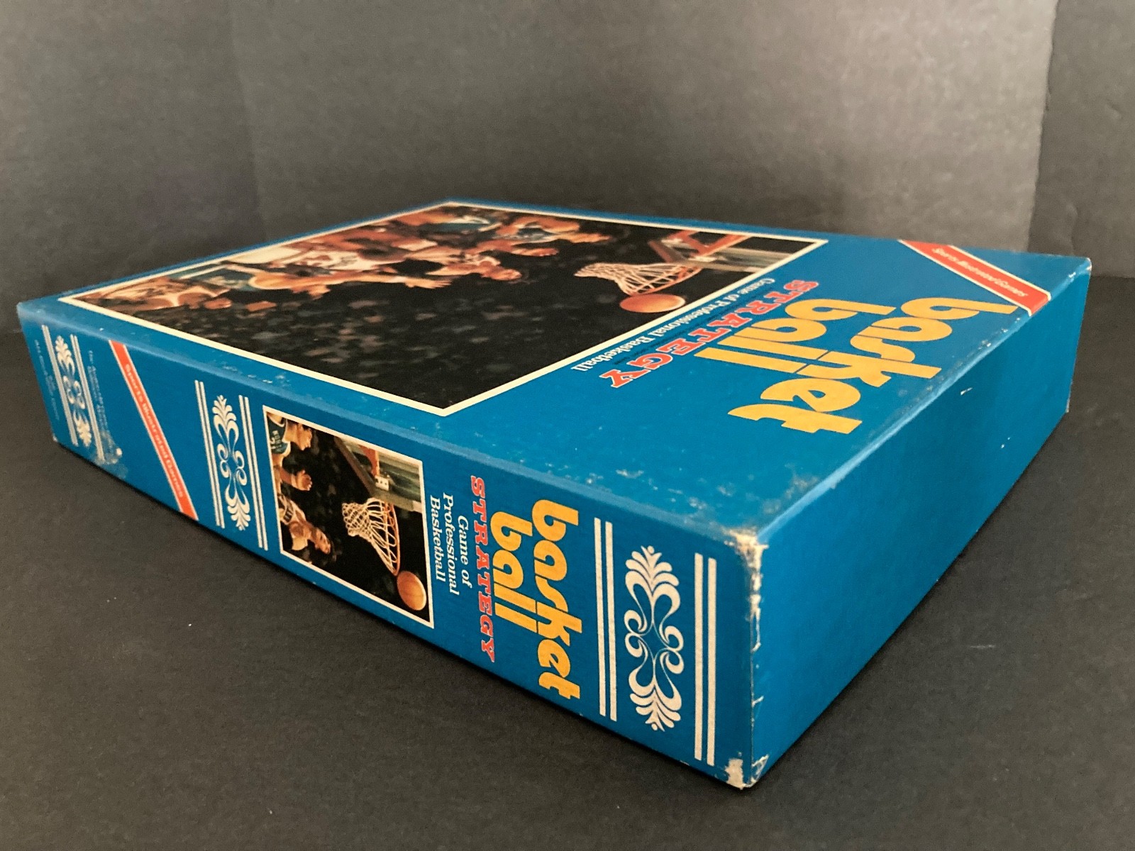 Vintage 1974 Avalon Hill Sports Illustrated Basketball Strategy Game