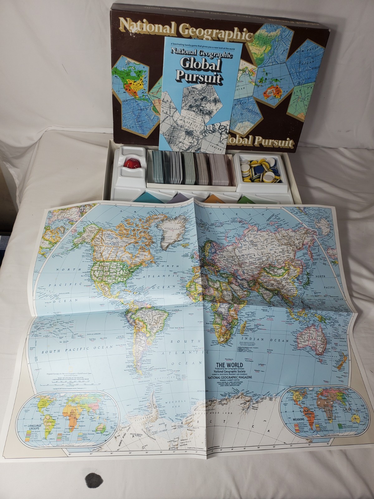 National Geographic Global Pursuit board game 100% complete Nice!