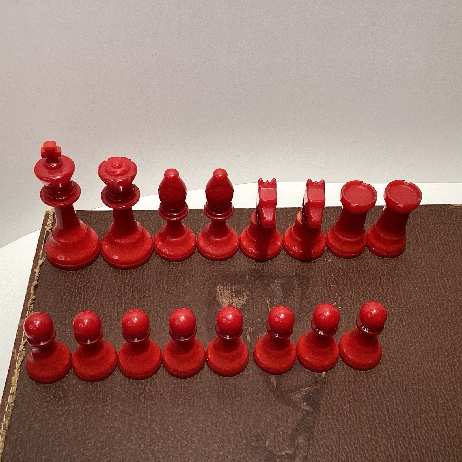 Vintage LOWE All Bakelite Chess & Backgammon Set 94mm (3.7”) King Complete EXC