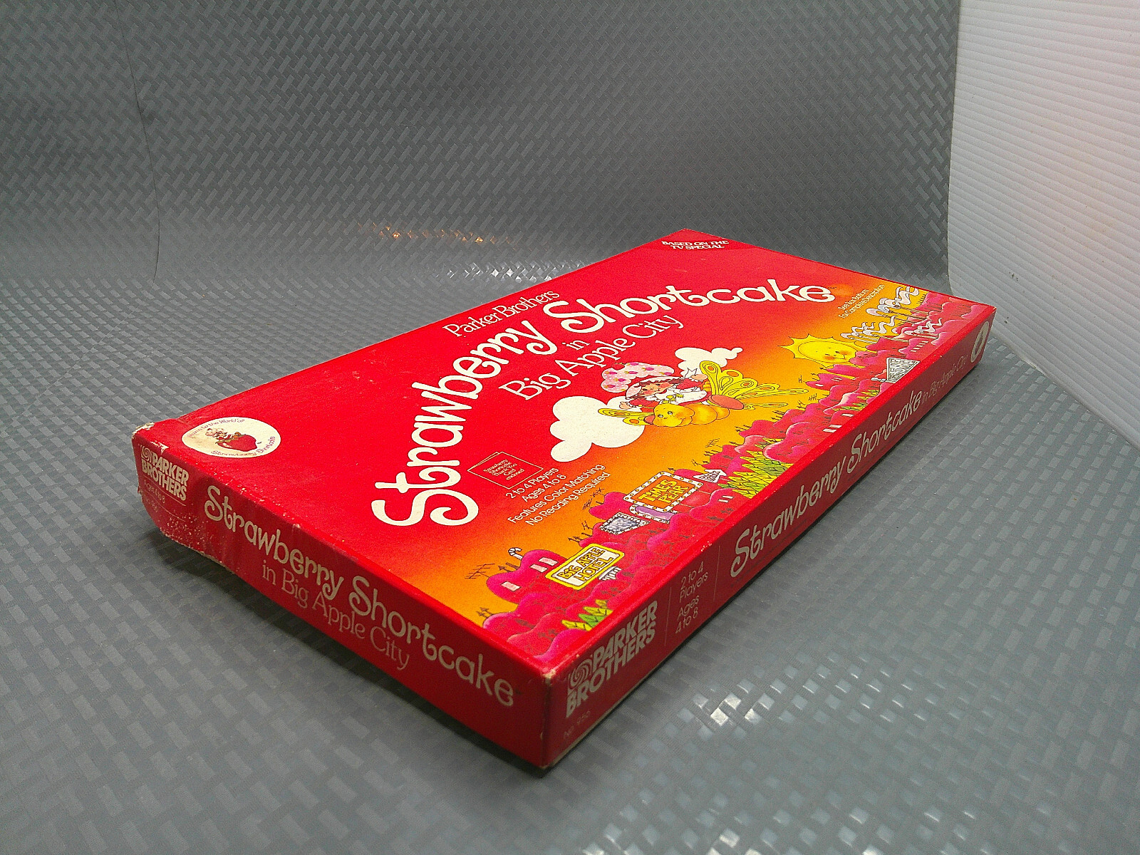 Vintage 1981 Parker Brothers Strawberry Shortcake in Big Apple City Board Game