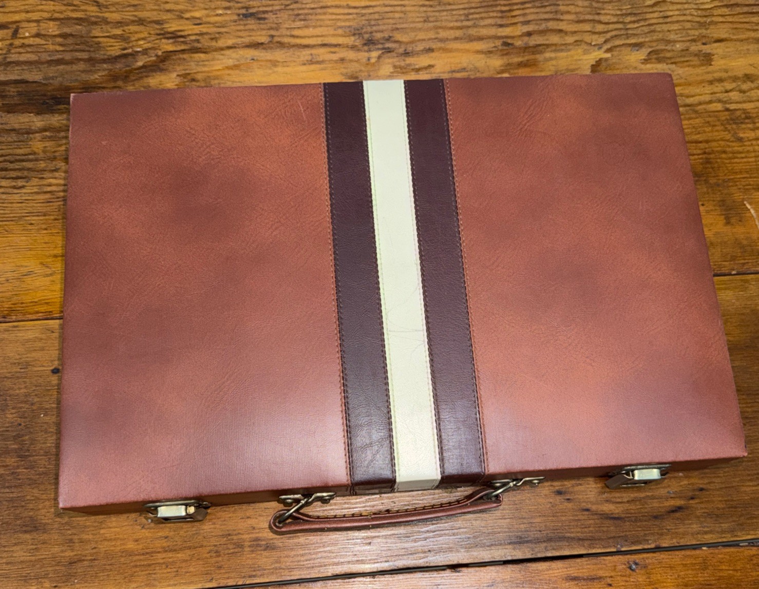 Backgammon Strategy Board Game w/ faux leather Carrying Case, nice complete set