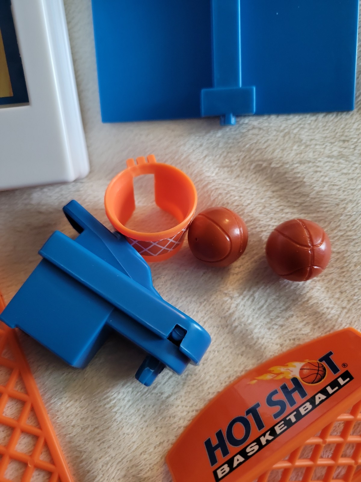 Vintage 1992 Milton Bradley Travel Hot Shot Basketball Game w/ Box