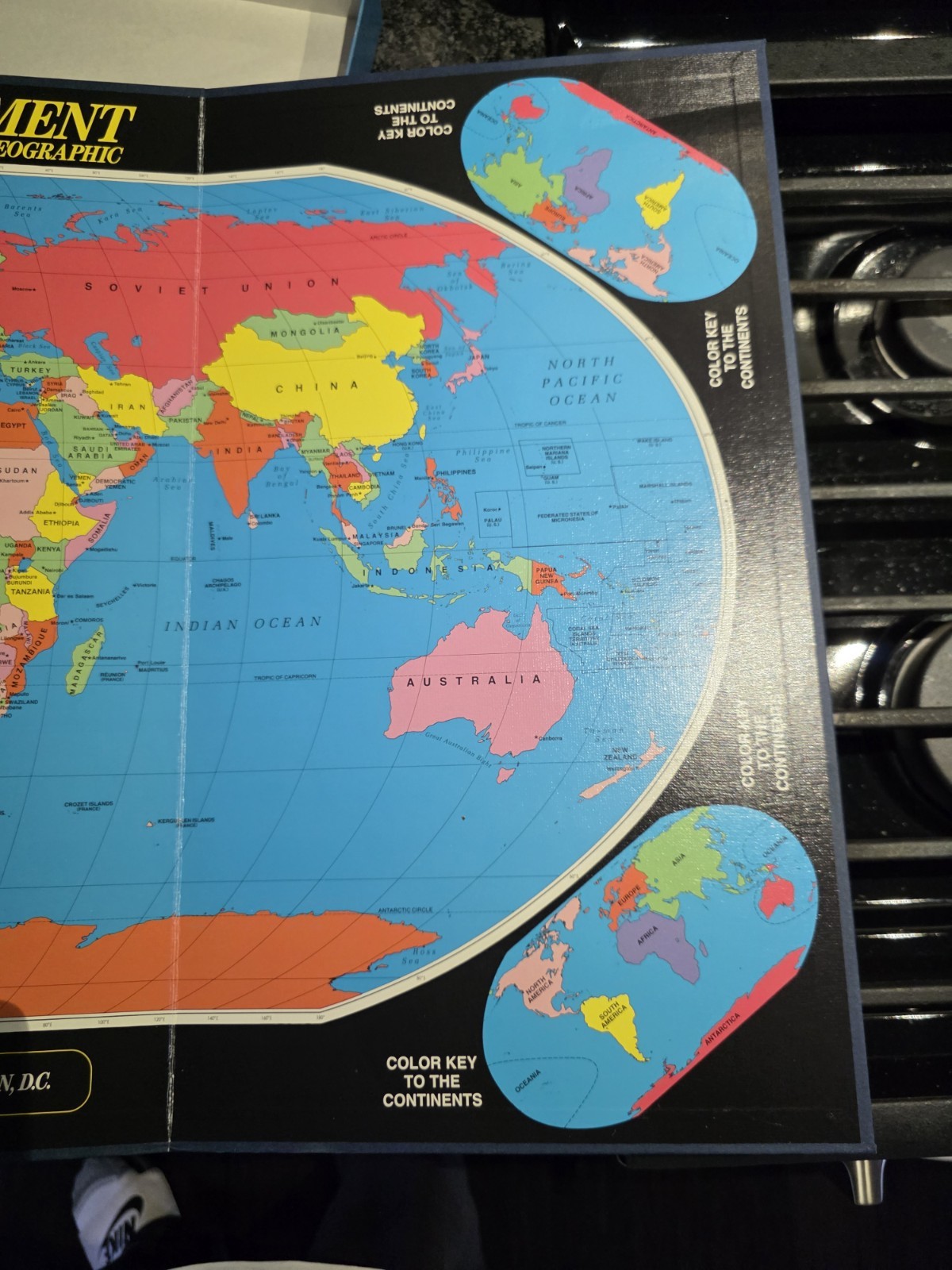 Vintage 1990 On Assignment with National Geographic Board Game – Complete
