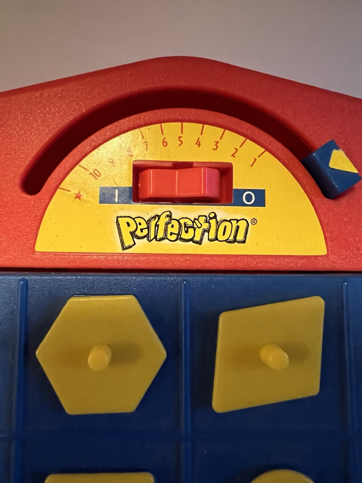 PERFECTION GAME TRAVEL SIZE BY MILTON BRADLEY – COMPLETE SET