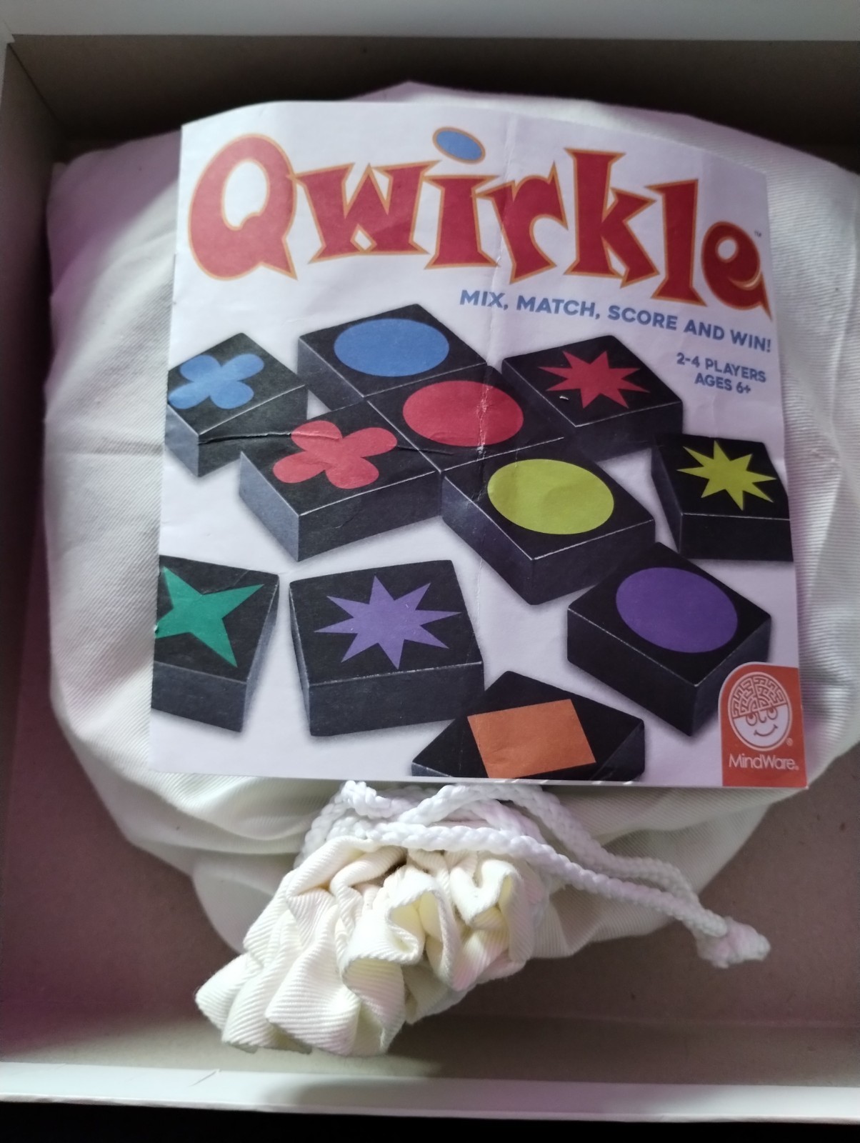 Qwirkle Tile Game – Mix, Match, Score and Win! Mindware 2006 Fun, strategy, easy