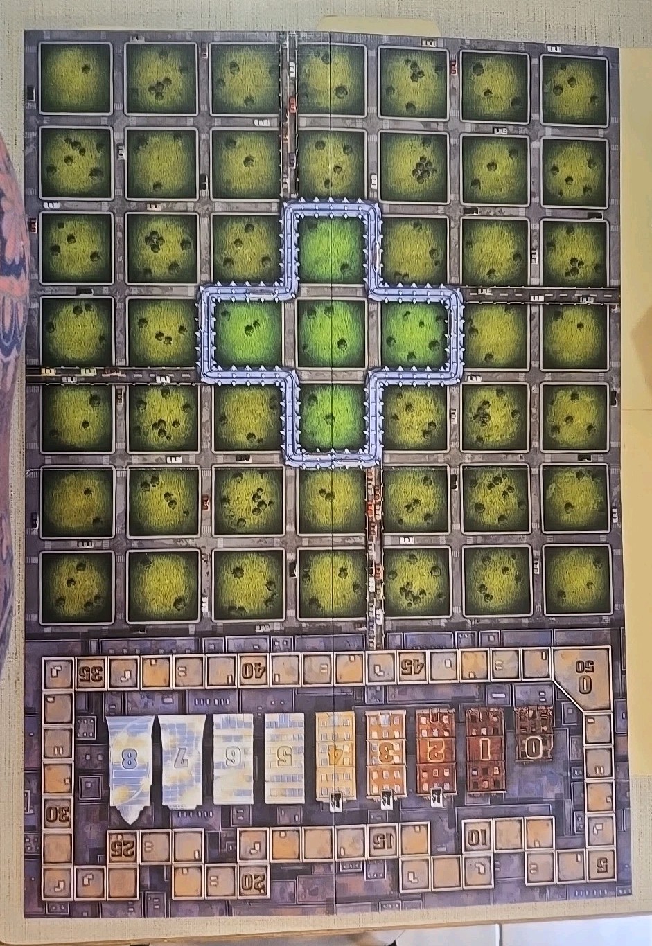 URBANIA 2012 Board Game by Simone Luciani Mayfair Games Pre-owned Excellent
