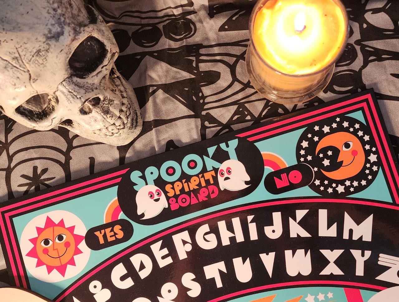 SPOOKY SPIRIT OUIJA BOARD GAME WOOD PLANCHETTE SUPERNATURAL GHOSTS GHOULS