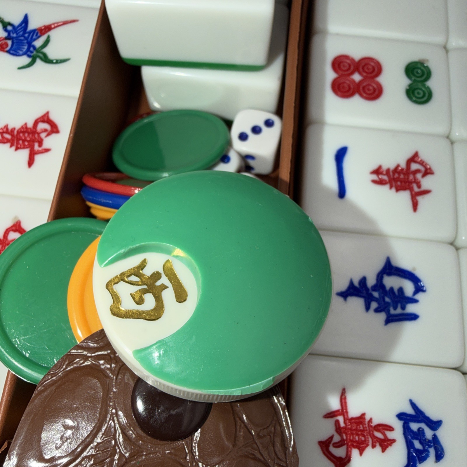 RARE!! 1960s 144 Hong Kong Stand-Alone Mahjong Set Green Backed Lucite Tiles