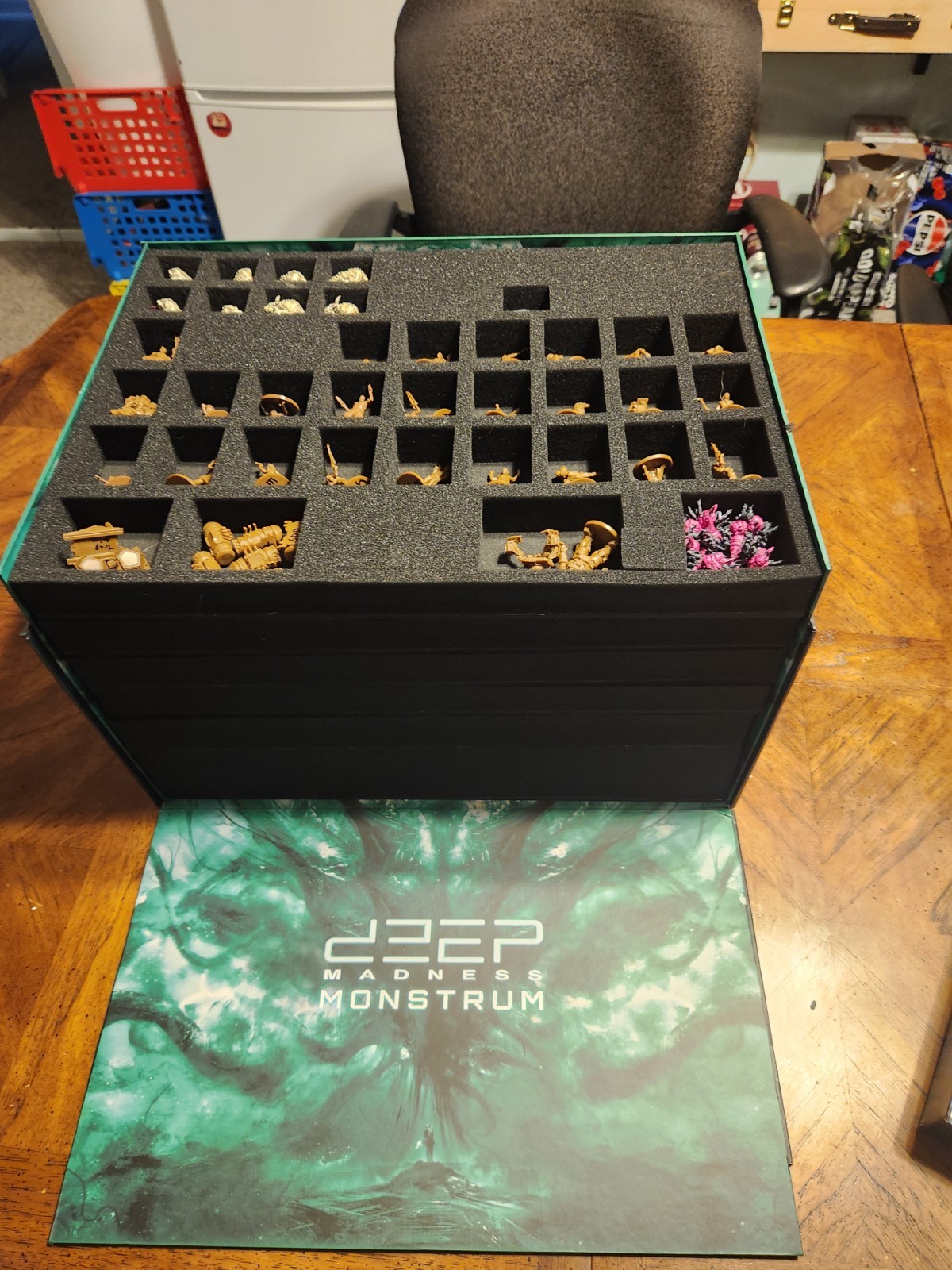 Deep Madness, 5 expansions, 2 miniature packs Profundum and Monstrum boxes