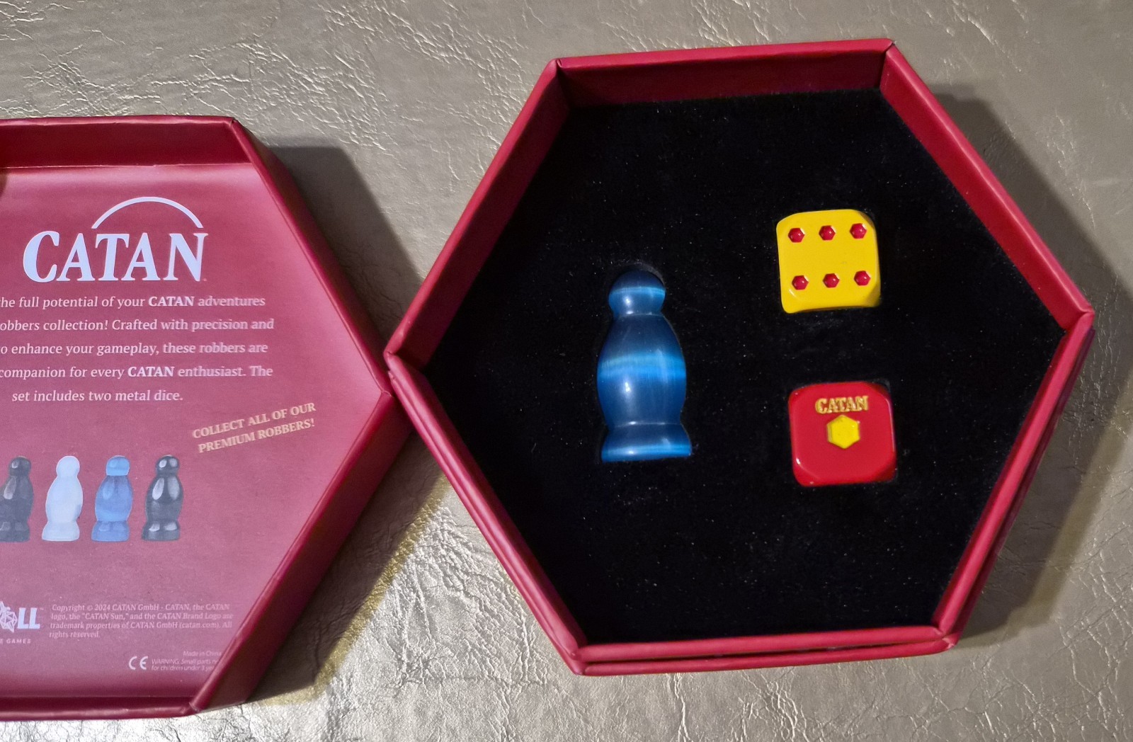 CATAN CAT’S EYE AQUAMARINE PREMIUM GEMSTONE ROBBERS WITH METAL DICE NIB