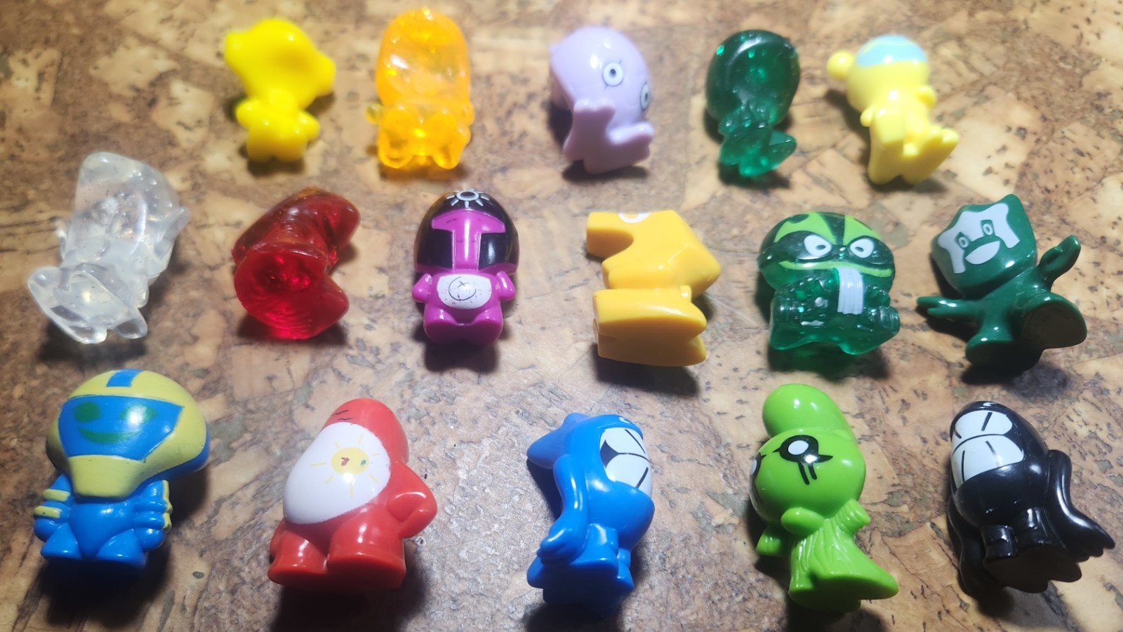 16 Gogos Crazy Bones figures EXCELLENT
