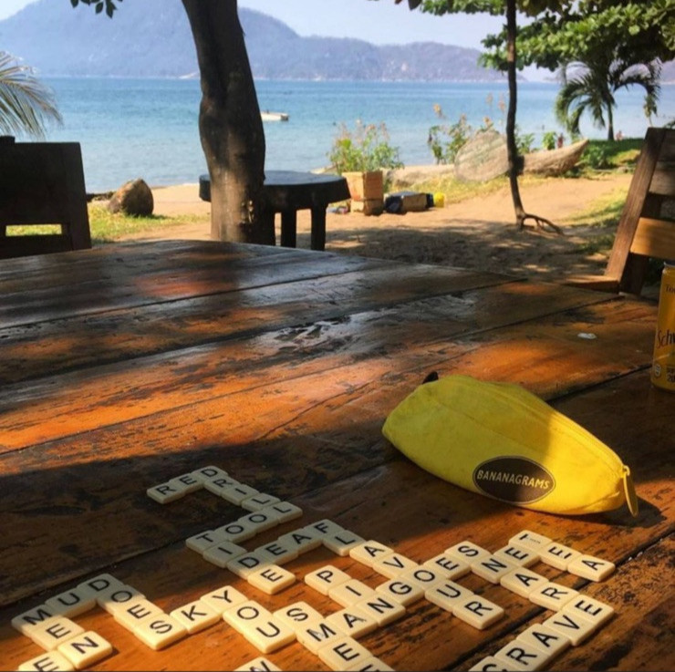 NEW Bananagrams Classic Word Tile Game – Fast-Paced Family Fun in Banana Pouch