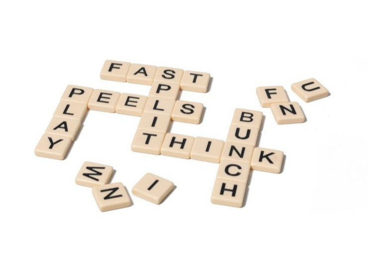 NEW Bananagrams Classic Word Tile Game – Fast-Paced Family Fun in Banana Pouch
