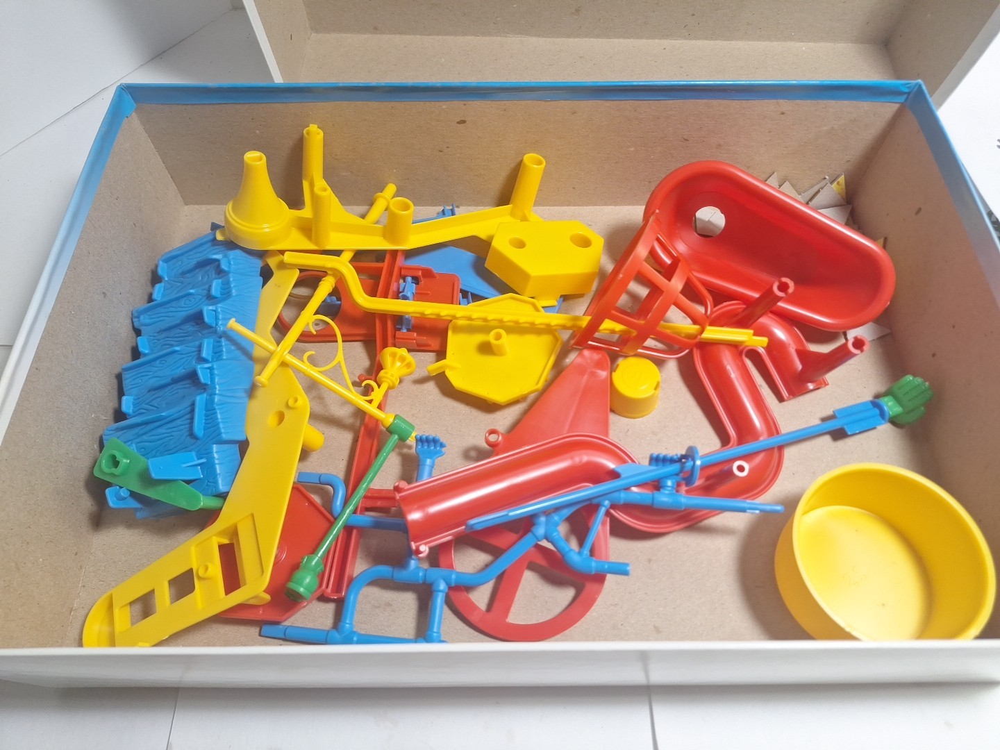 VINTAGE Mouse Trap COMPLETE Milton Bradley 2005 Classic Board Game Kids Family
