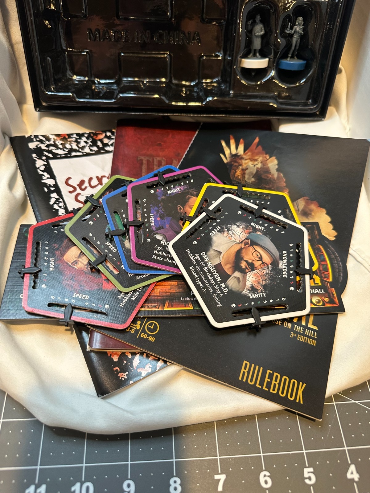 Hasbro HSBF4541 Betrayal At House On The Hill 3rd Edition Board Game