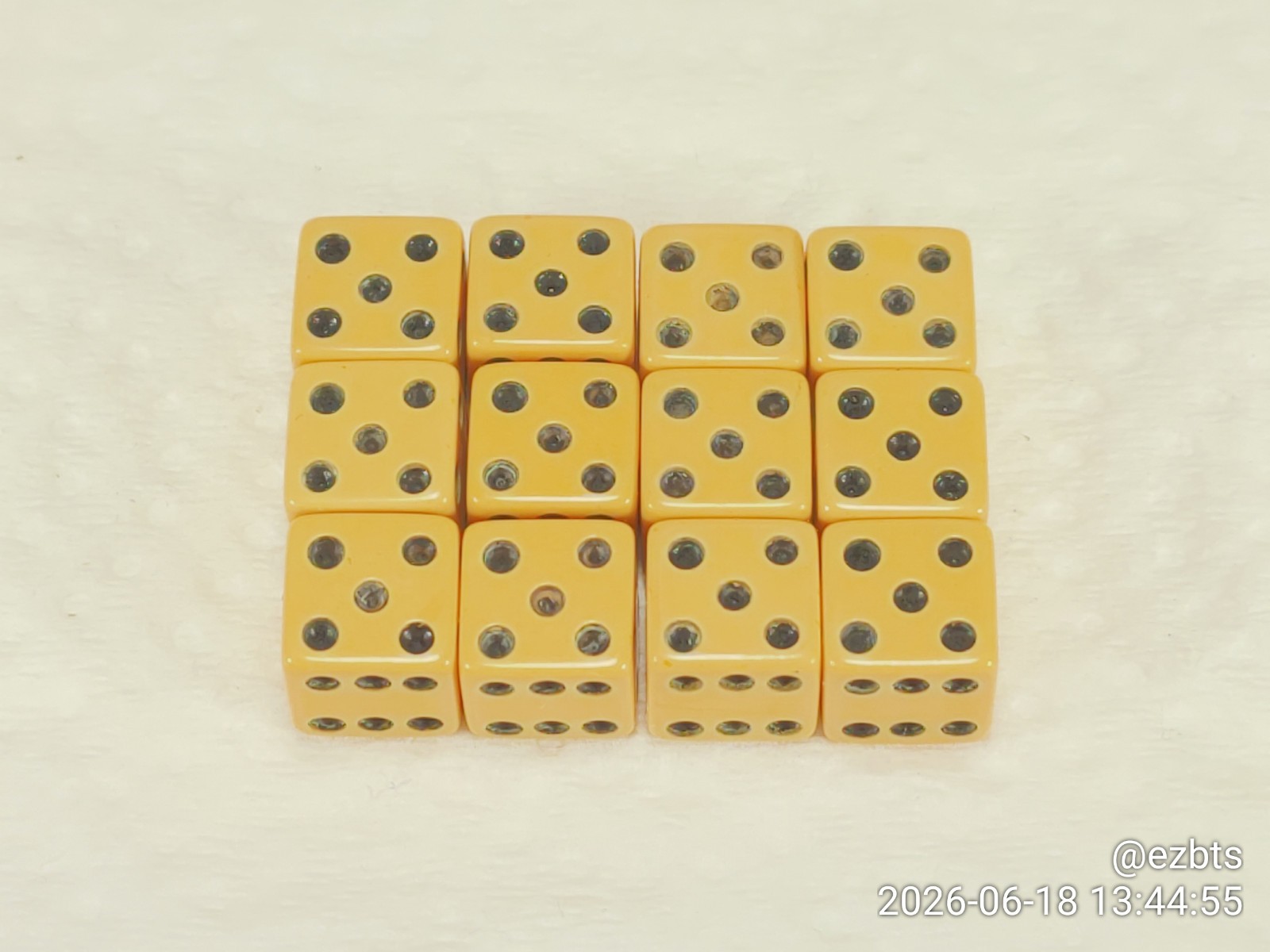 Bakelite Catalin Dice Elk Brand 3/8″ 9.2mm Box of a Dozen Butterscotch Excellent
