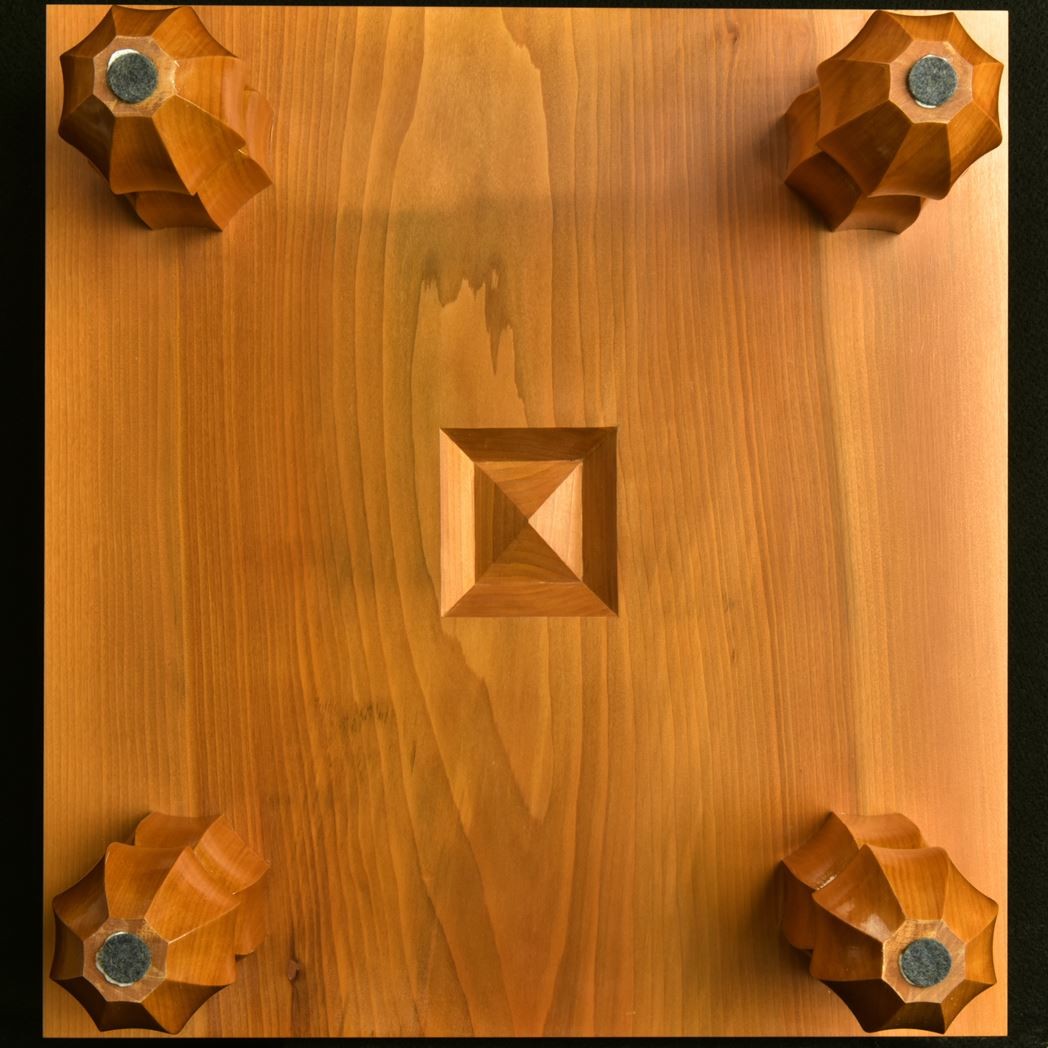 Finest Japanese Go Board ”Honkatsura＝本桂” #40松印（＝highest rank）Single Board　NEW.