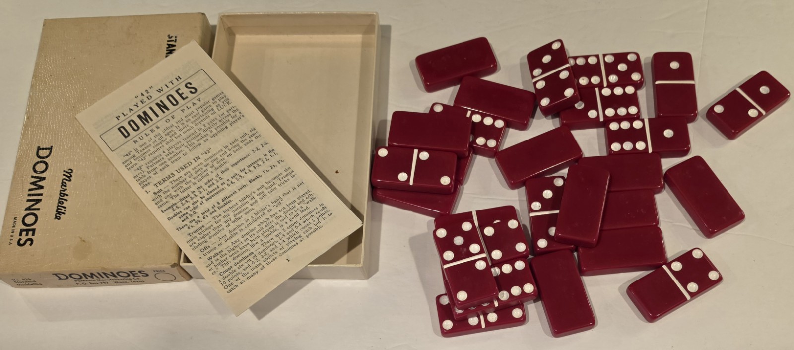 Vintage Puremco MFG. Co. Marblelike Dominoes No. 616 Red Waco TX USA Standard