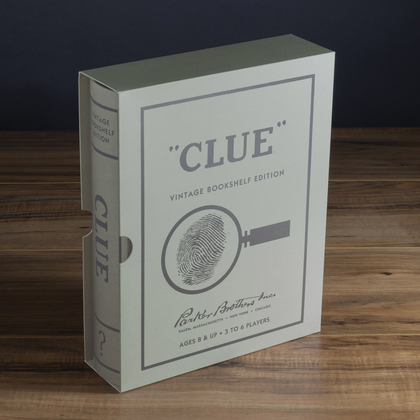 WS Game Company – Clue Vintage Bookshelf Game – 21430