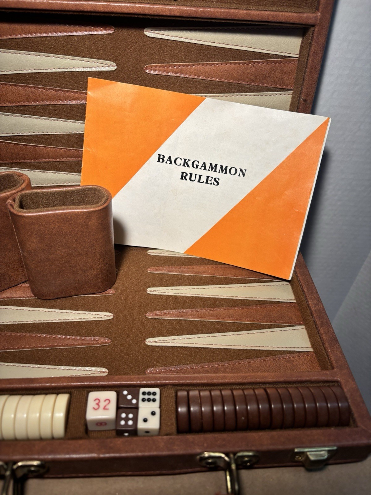 Vintage Backgammon Set in Leather Carrying Case, Unbranded – EUC