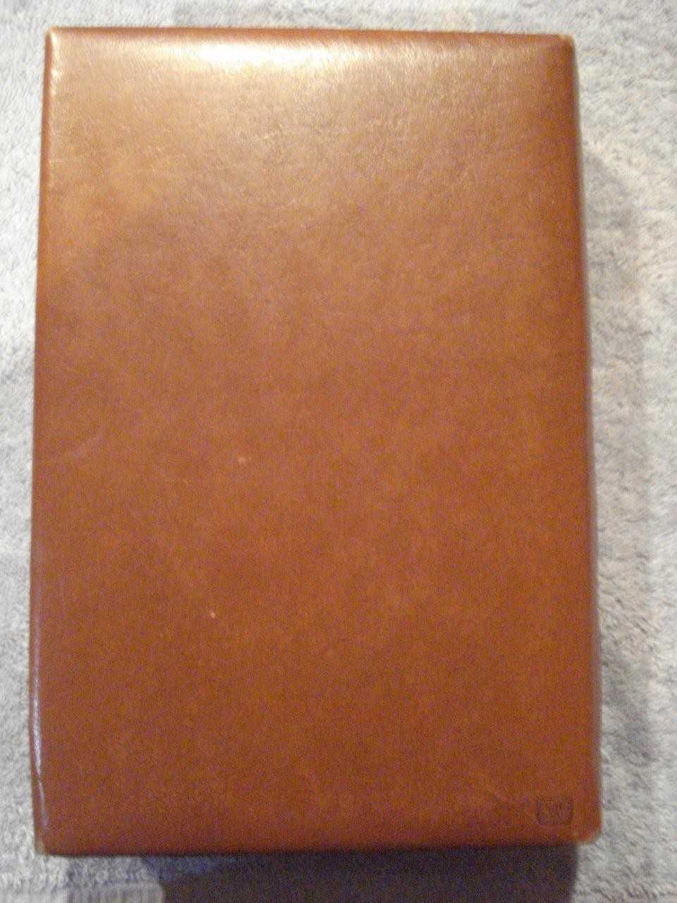 VINTAGE 1945 E.S.LOWE TOURNAMENT CHESSMEN (CHESS PIECES & BOOK – 1ST EDITION)
