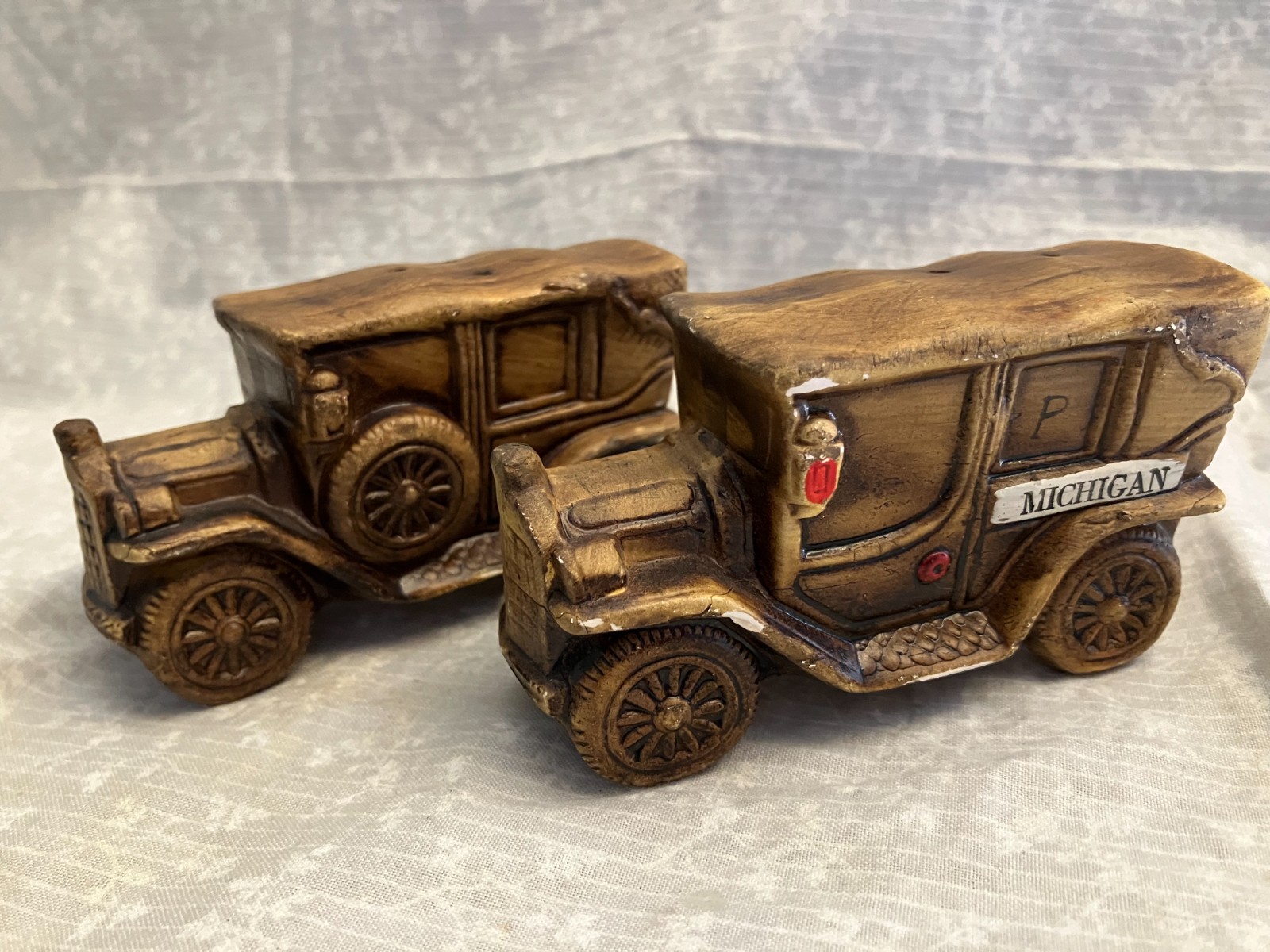 salt and pepper shakers. Souvenirs. Michigan. Old cars. Brown. 3.5 inches