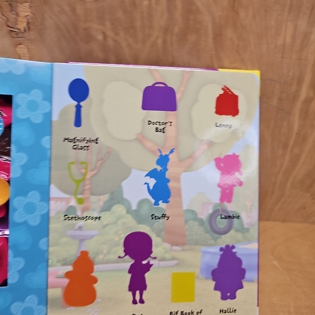 STUCK ON STORIES Doc McStuffins Activity Book