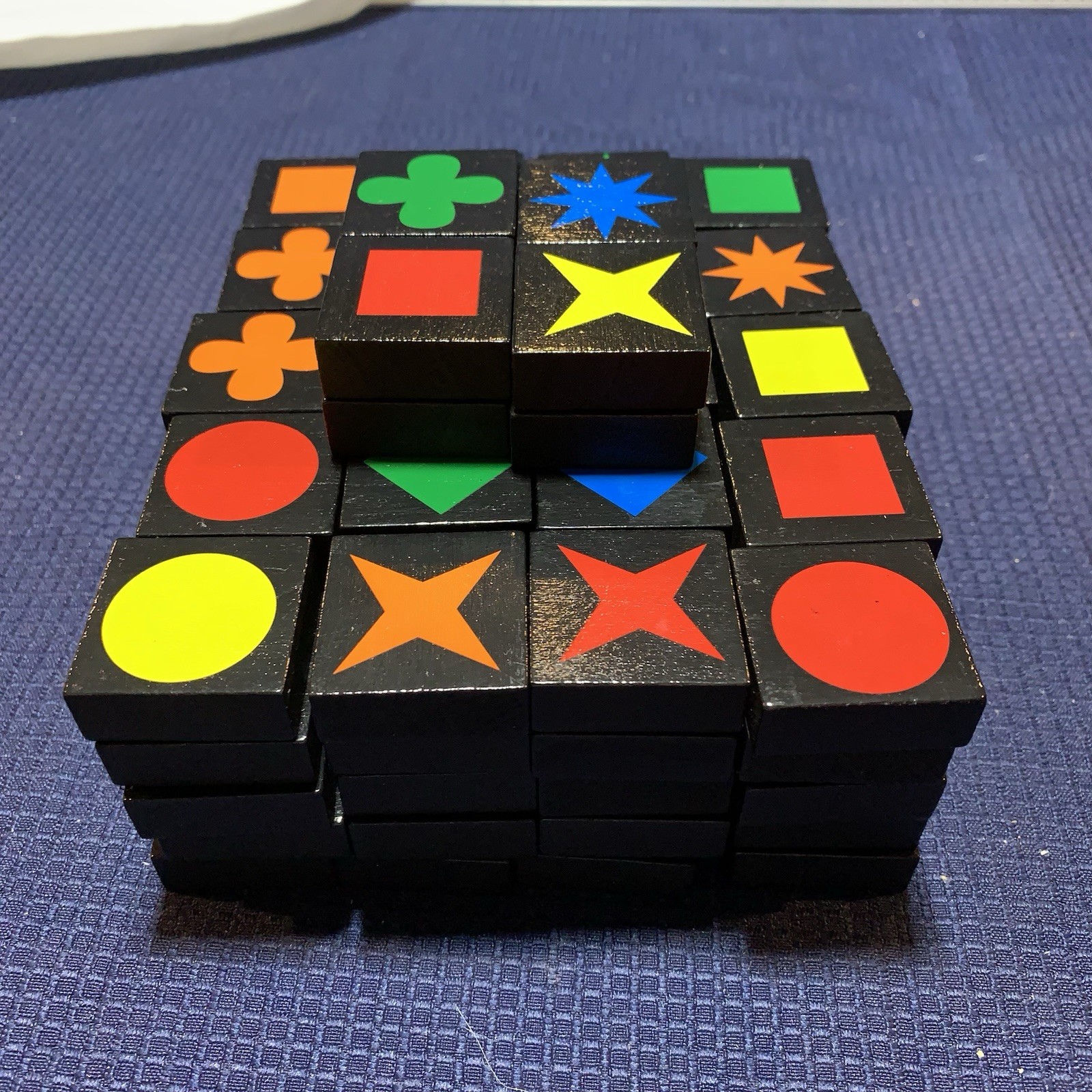 Qwirkle Family Game COMPLETE Award Winning Strategy MindWare MENSA Select