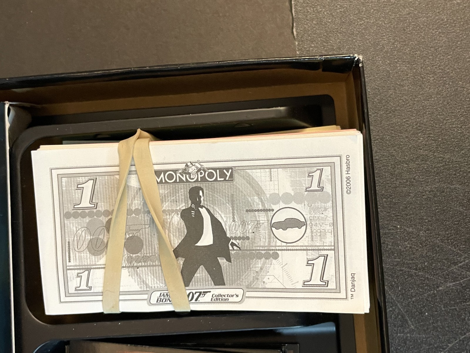 Monopoly James Bond 007 Collector’s Edition Board Game Hasbro 2006 – Complete