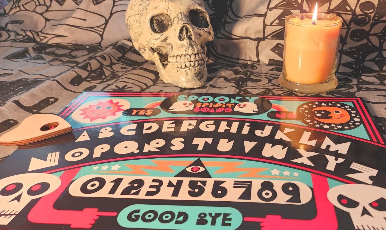 SPOOKY SPIRIT OUIJA BOARD GAME WOOD PLANCHETTE SUPERNATURAL GHOSTS GHOULS