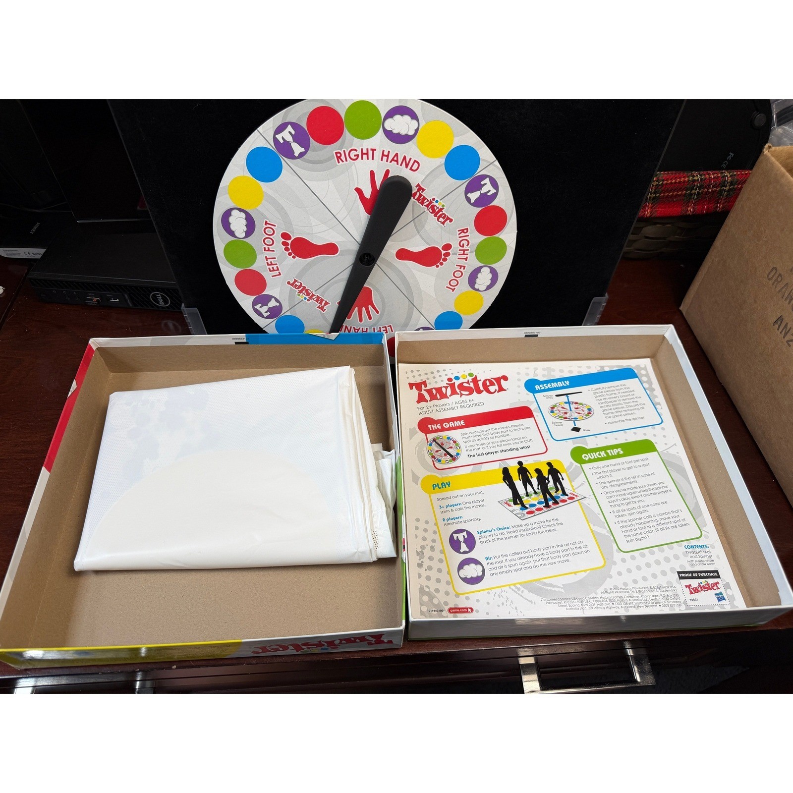 Hasbro Twister Game 2012 Edition Classic Party Floor Game 98831 Complete