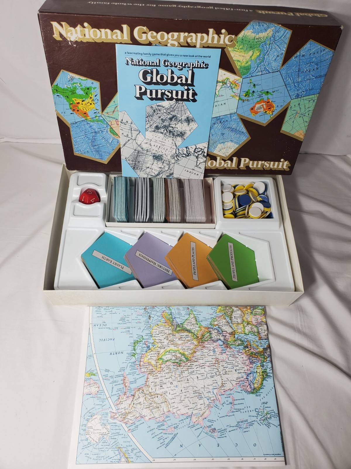 National Geographic Global Pursuit board game 100% complete Nice!