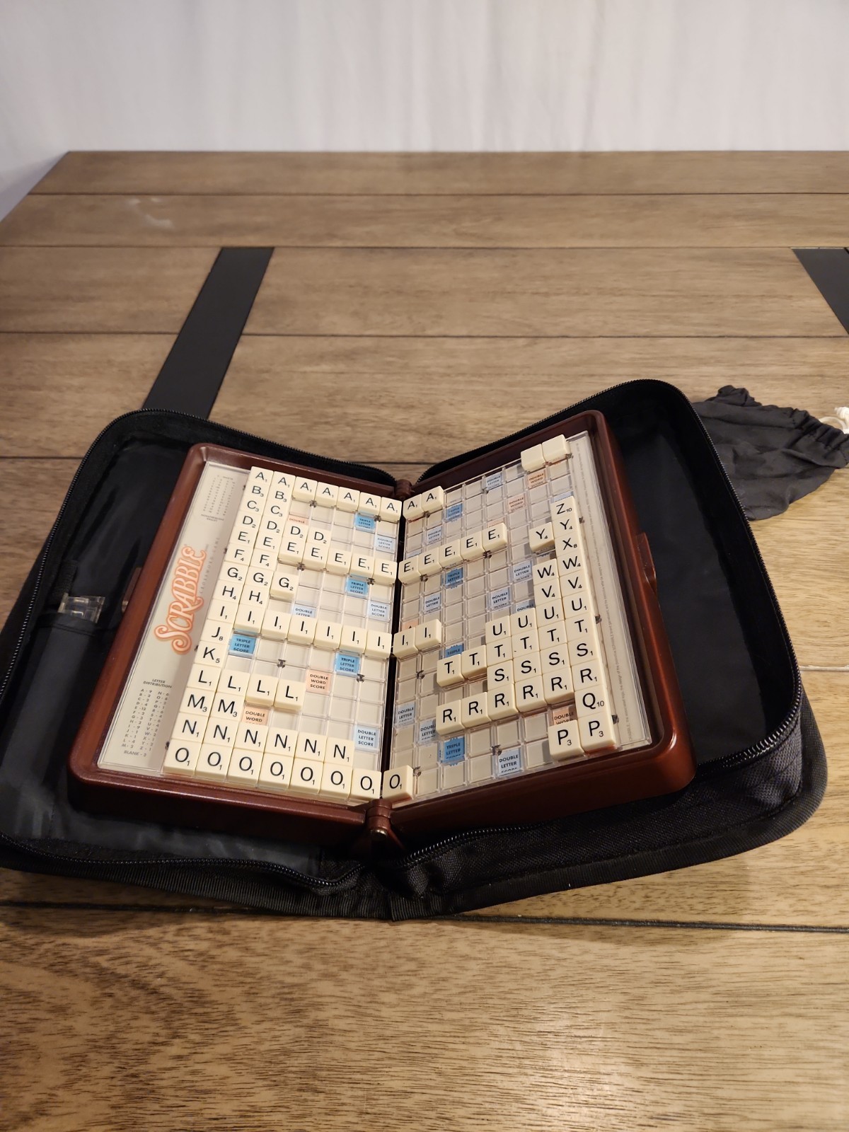 Hasbro Scrabble Travel Game 2001 Zip-up Folio Edition 2-4 Players 100% Complete