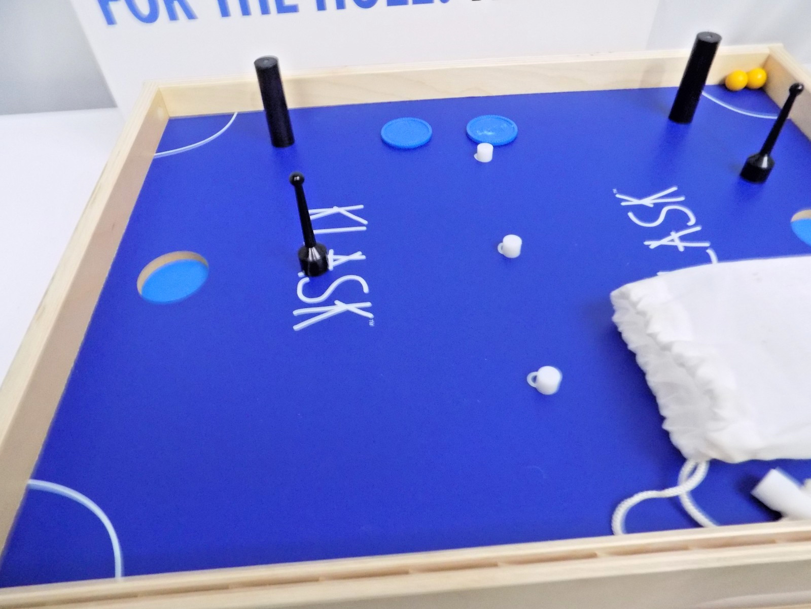 Klask The Magnetic Award-Winning Party Game of Skill – for Kids and Adults.