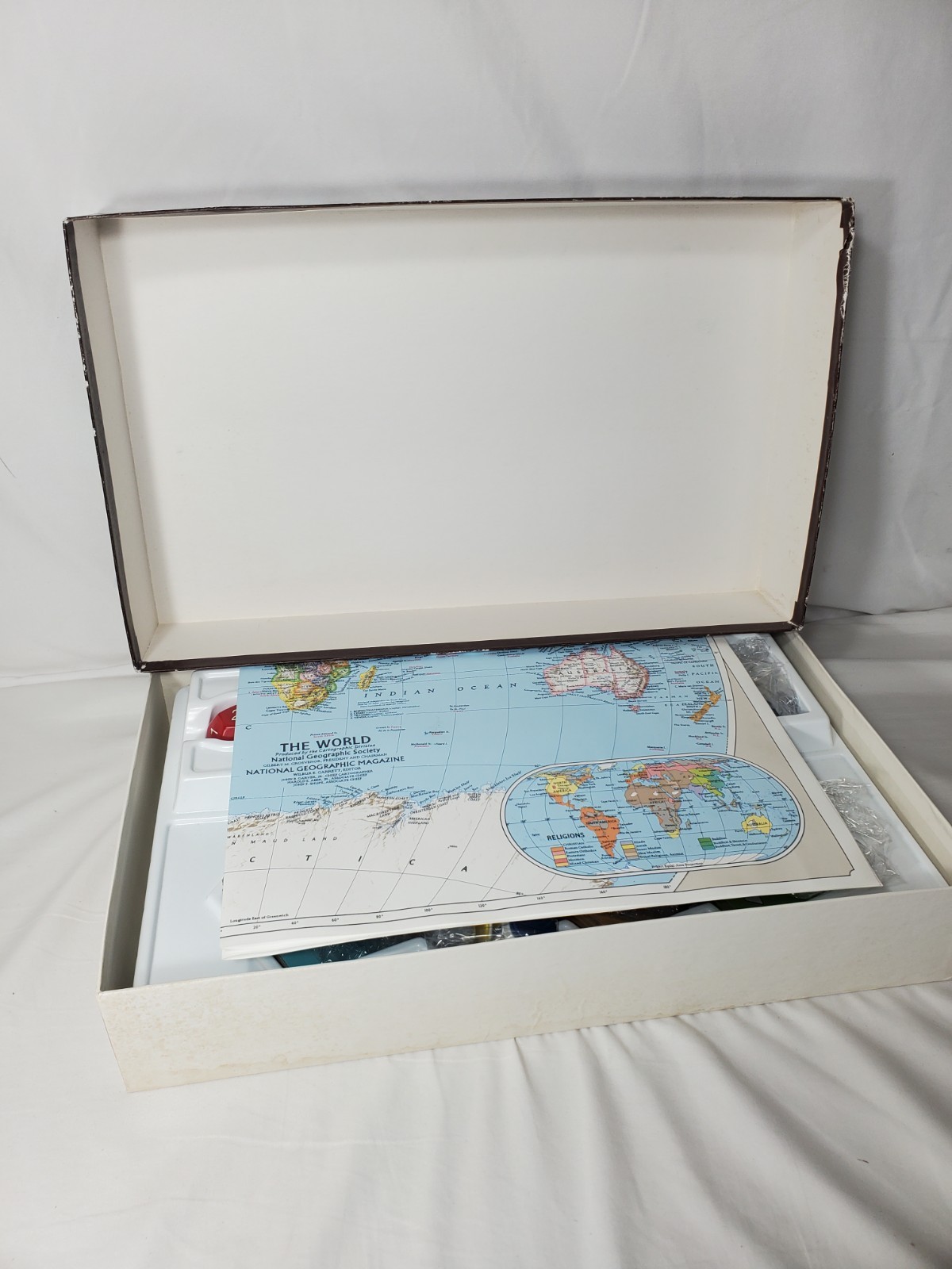 National Geographic Global Pursuit board game 100% complete Nice!