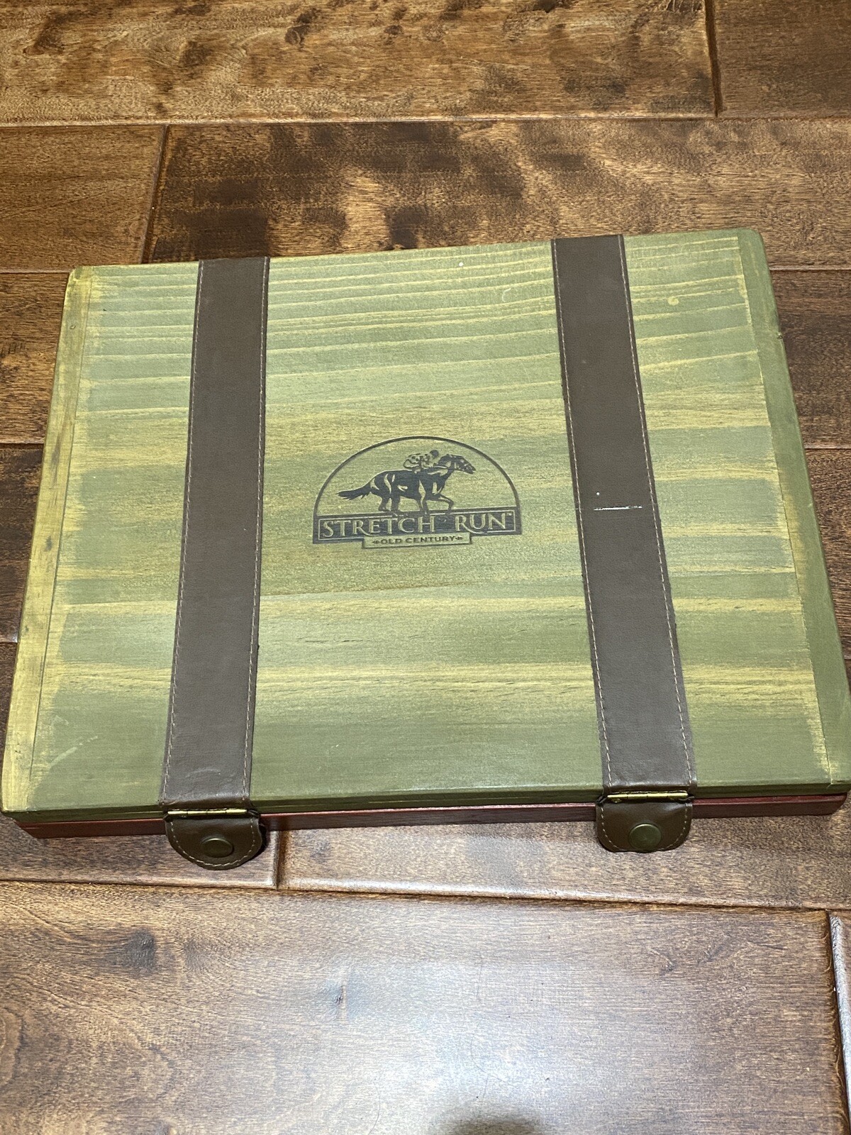 Tommy Bahama Branded Stretch Run Old Century Horse Racing Complete Board Game