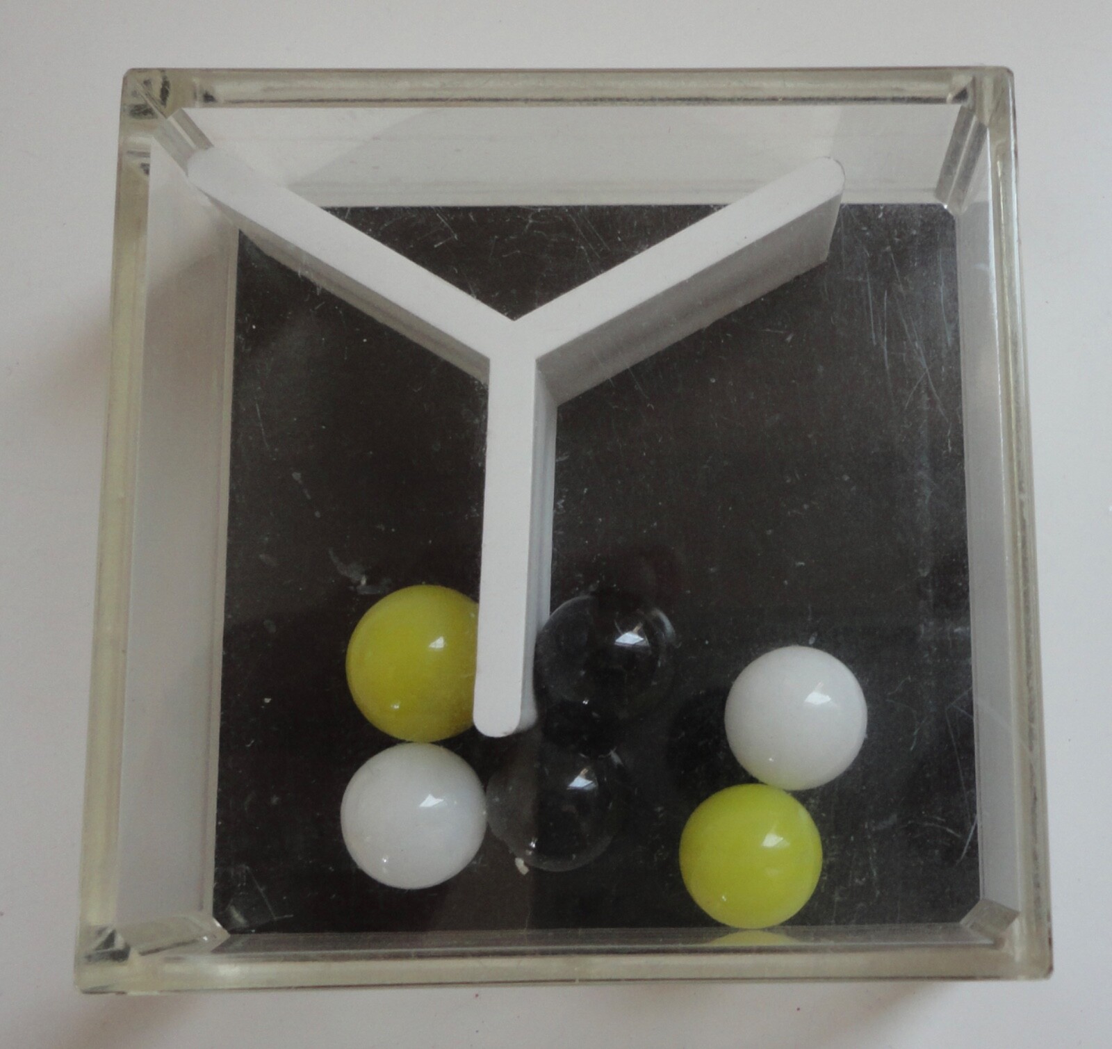 Vintage 1974 Reiss Games Puzzle Self Contained Marble Dexterity Game 1970s