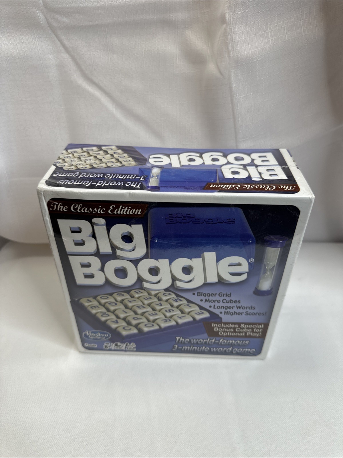 BIG BOGGLE Classic Edition Word Game – Family Game Night Kids 8+ & Adults
